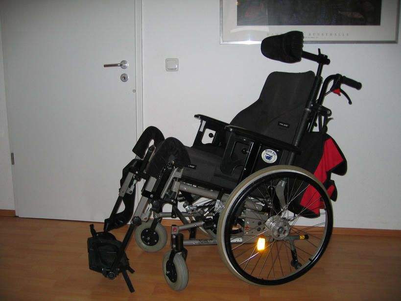 Foto von einem Pflegerollstuhl