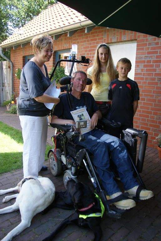 Gemeinschaftsfoto nach bestandener Begleithundprüfung