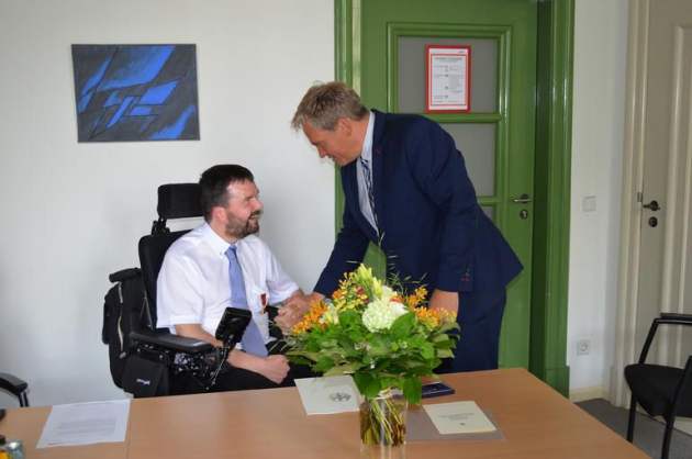 Foto: Feierliche Überreichung des Bundesverdienstordens an Georg Schleppy für die tettricks Website